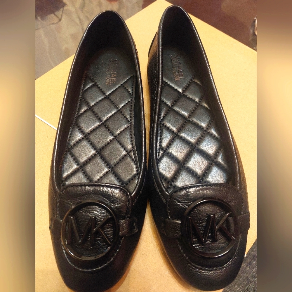 Michael Kors Leather Women's Black Flats Size - 5 - Picture 1 of 5